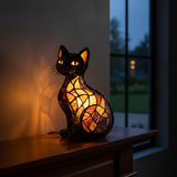Chat Éclatant au Cœur de la Nuit